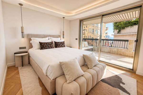 Renovated 3 room apartment at the Beverly Palace - breathtaking port and rock views
