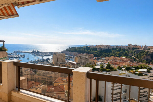 Renovated 3 room apartment at the Beverly Palace - breathtaking port and rock views