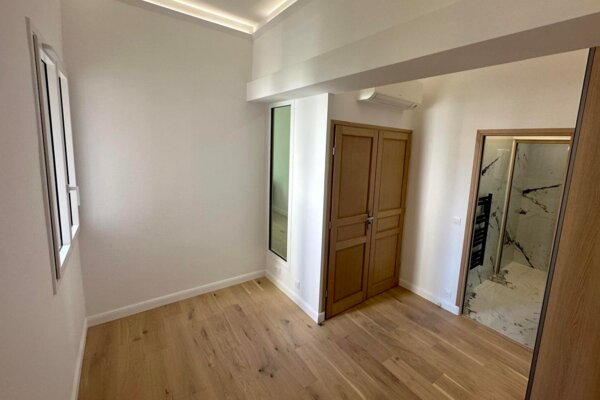 L'Ambassador - Boulevard des Moulins